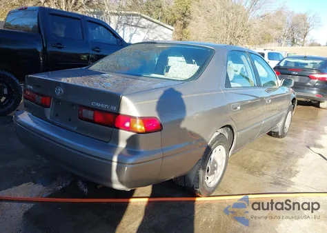 1999 Toyota Camry Le z USA, uszkodzony, nr VIN 4T1BG22K0XU546990